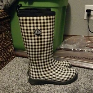 Muck boots